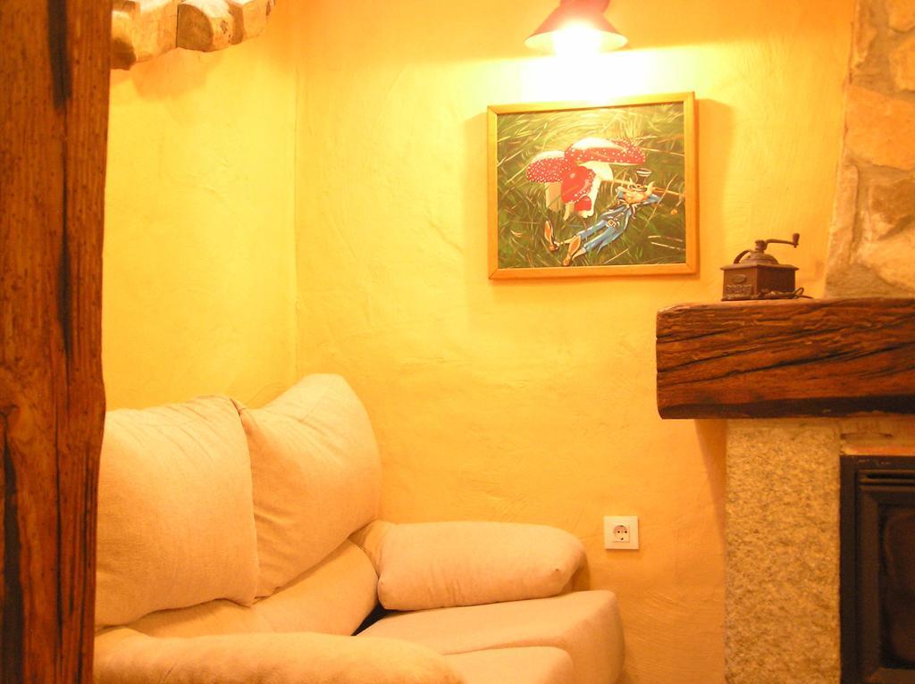 Hostal Rural Las Cuatro Calles San Martín del Pimpollar المظهر الخارجي الصورة