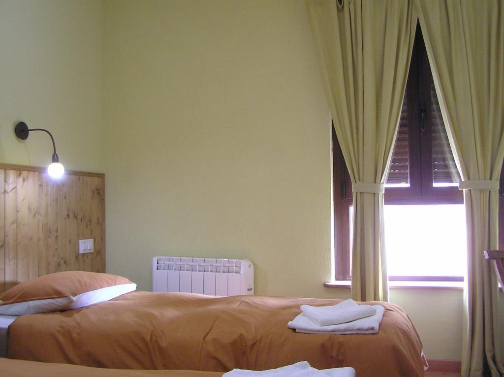 Hostal Rural Las Cuatro Calles San Martín del Pimpollar المظهر الخارجي الصورة