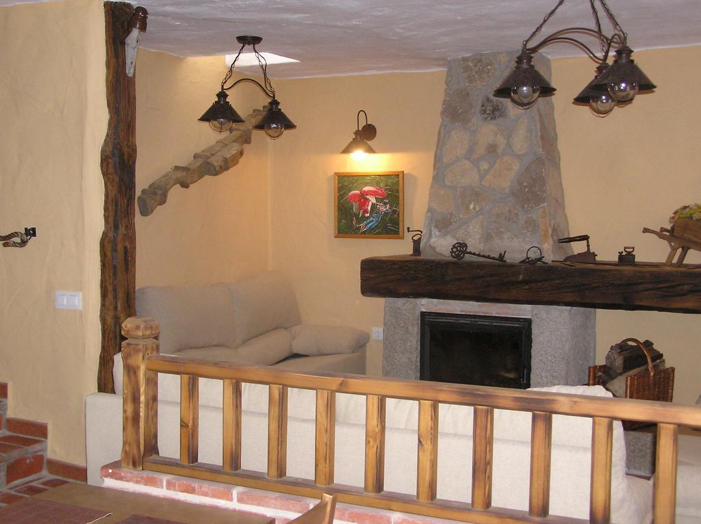 Hostal Rural Las Cuatro Calles San Martín del Pimpollar المظهر الخارجي الصورة